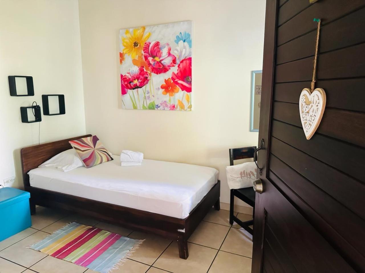 Casa De Lis Hotel & Tourist Info Centre Turrialba Ngoại thất bức ảnh