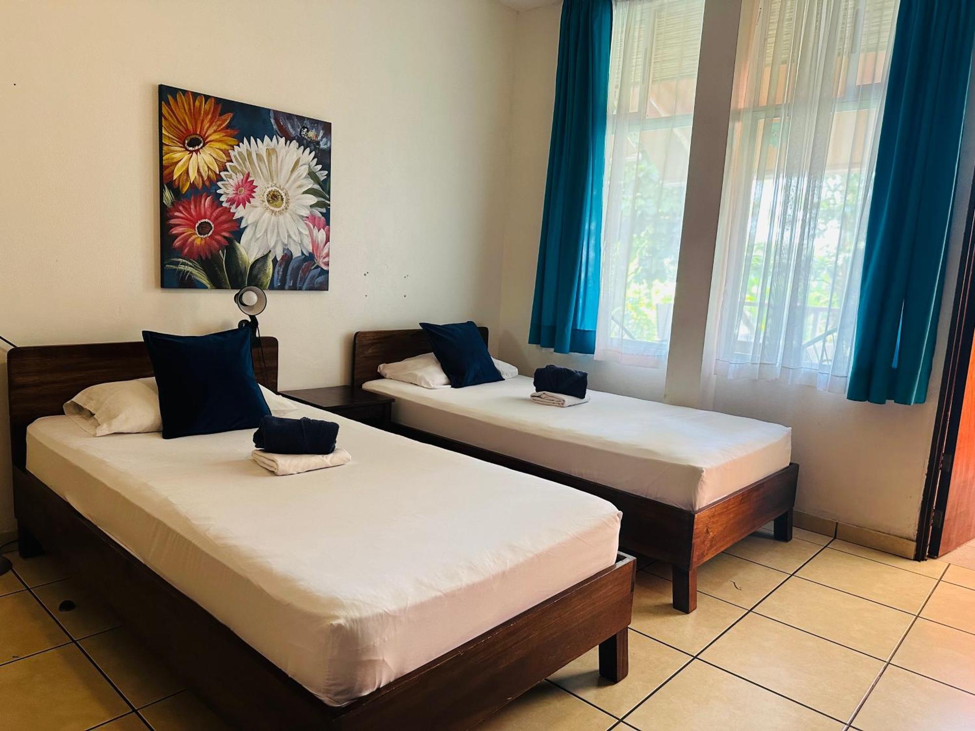 Casa De Lis Hotel & Tourist Info Centre Turrialba Ngoại thất bức ảnh
